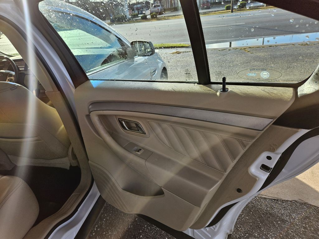 2015 Ford Taurus Image 15