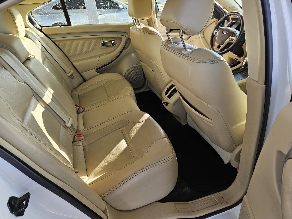 2015 Ford Taurus Image 16