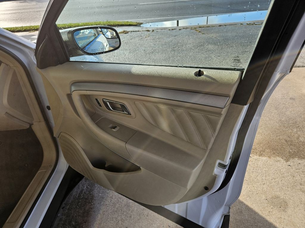 2015 Ford Taurus Image 17