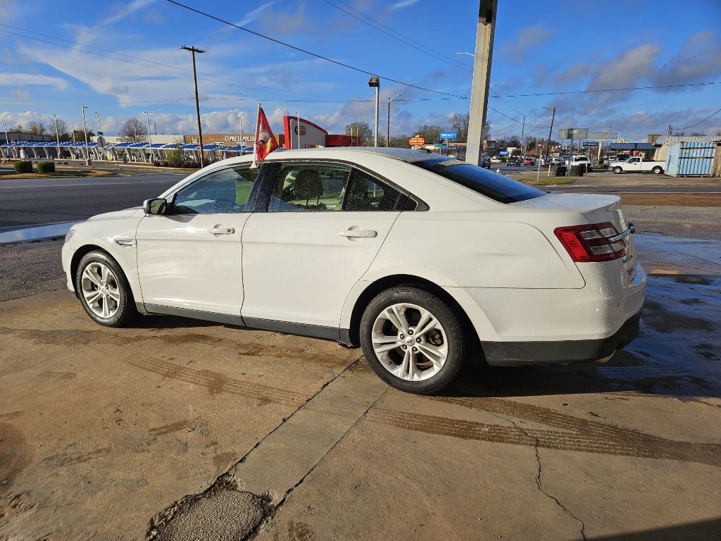 2015 Ford Taurus Image 4
