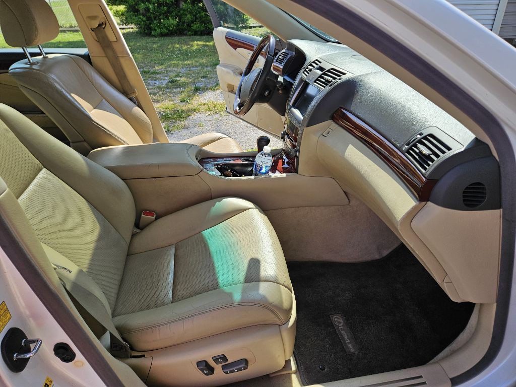 2009 Lexus LS Image 13