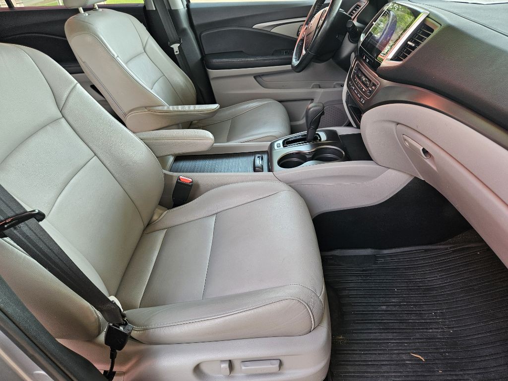 2017 Honda Pilot Image 16