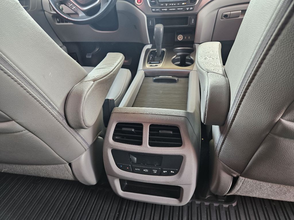 2017 Honda Pilot Image 18