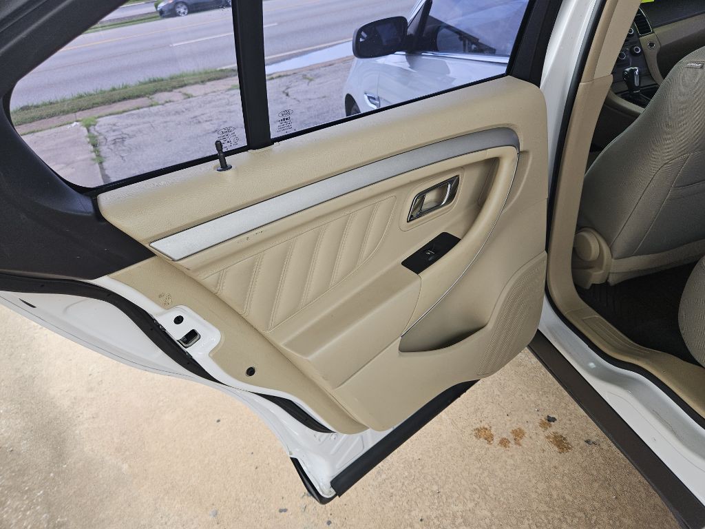 2018 Ford Taurus Image 12