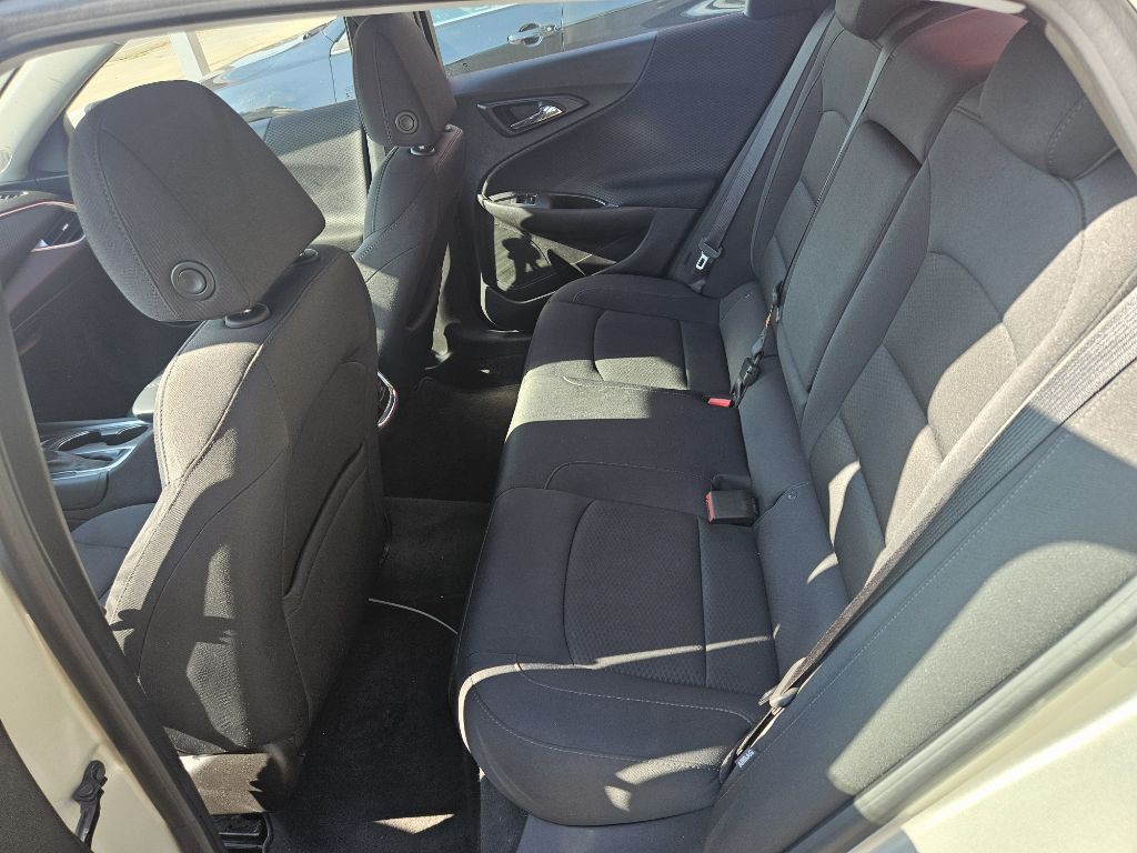 2016 Chevrolet Malibu Image 11