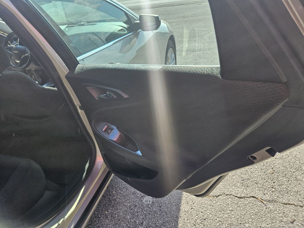 2016 Chevrolet Malibu Image 14