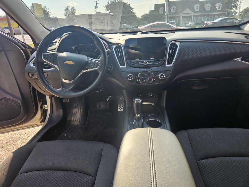 2016 Chevrolet Malibu Image 17