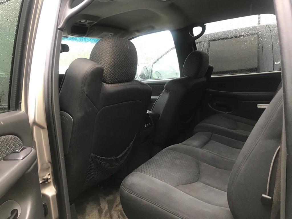2003 Chevrolet Avalanche Image 3