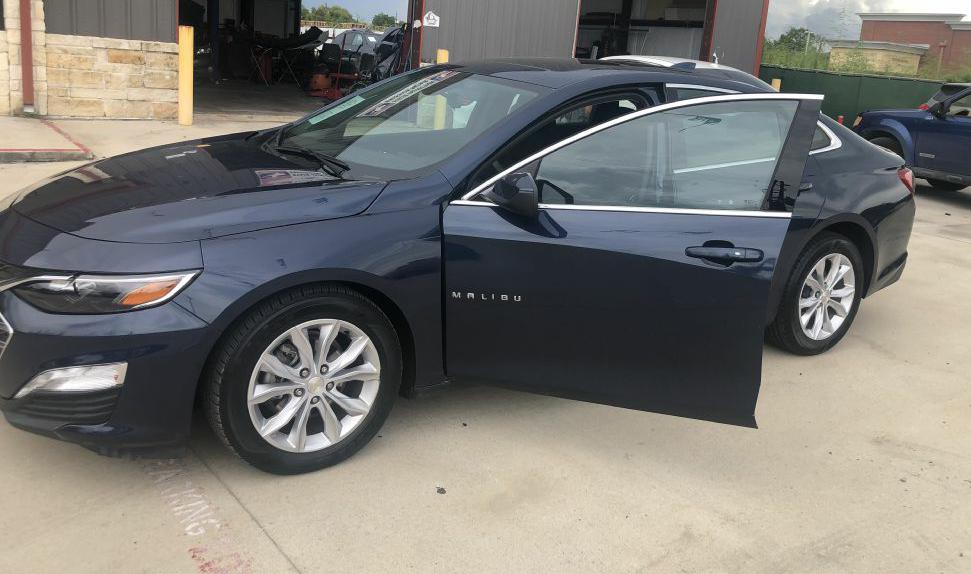 2021 Chevrolet Malibu Image 2