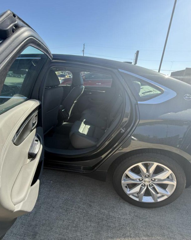 2018 Chevrolet Impala Image 2