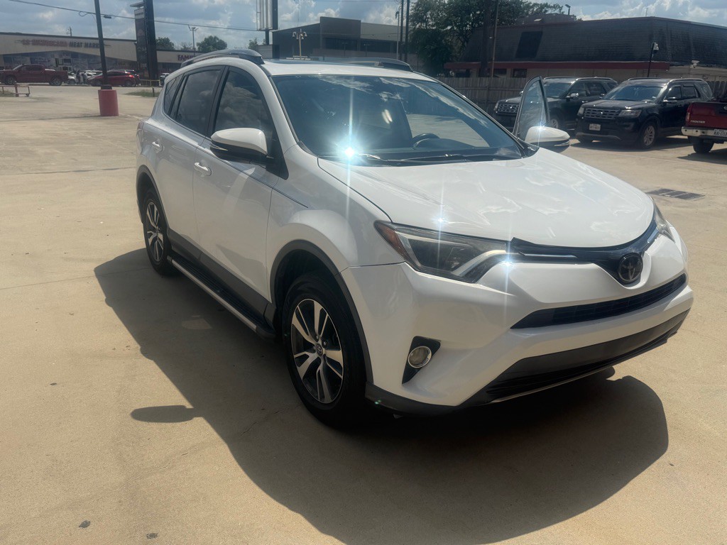 2017 Toyota Rav4 Image 2