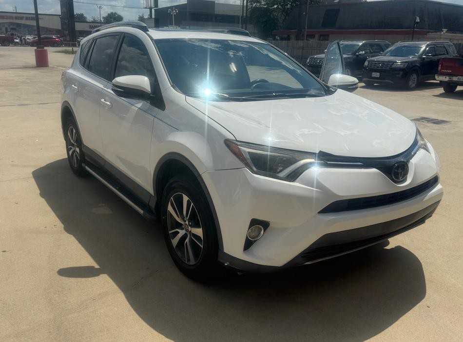 2017 Toyota Rav4 Image 2