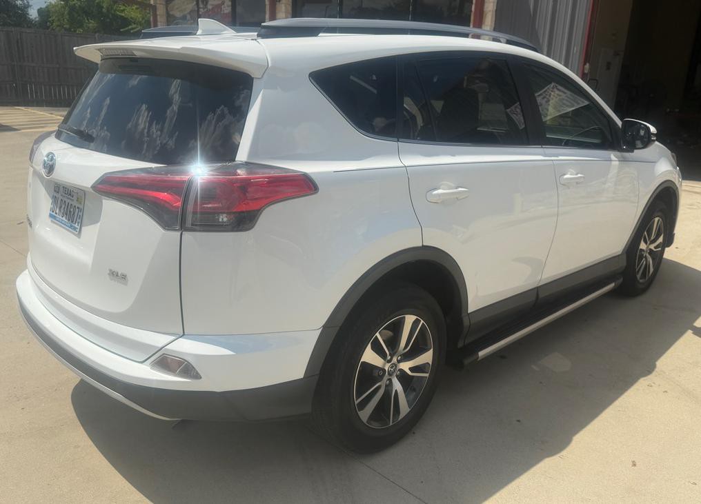 2017 Toyota Rav4 Image 3