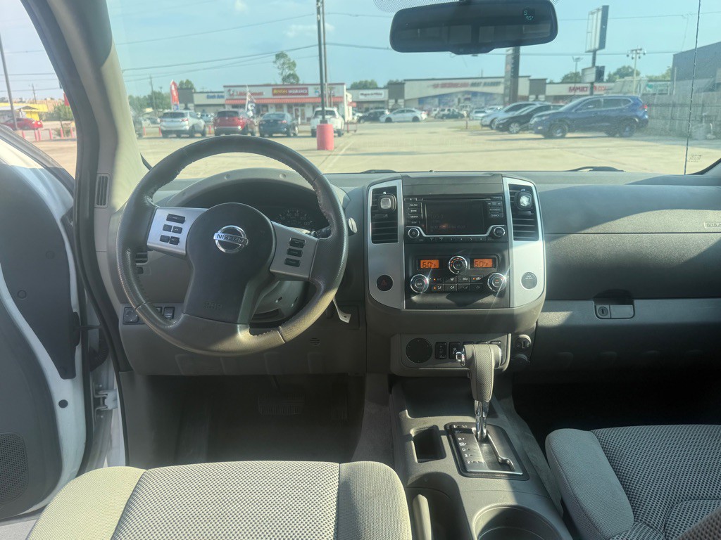 2017 Nissan Frontier Image 6