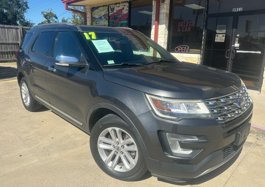 2017 Ford Explorer Image 1