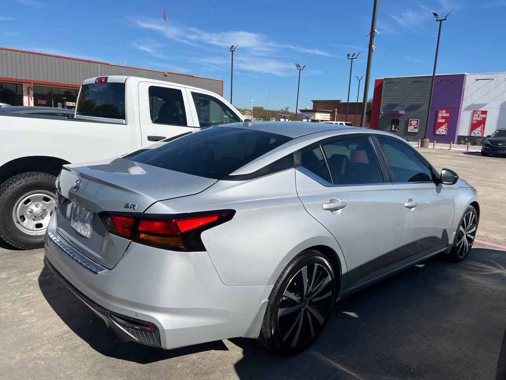 2021 Nissan Altima Image 3