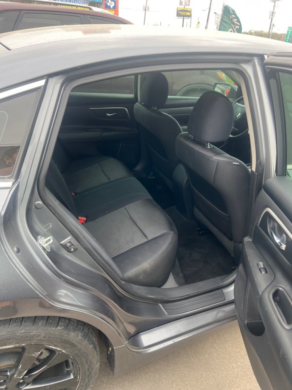 2017 Nissan Altima Image 4