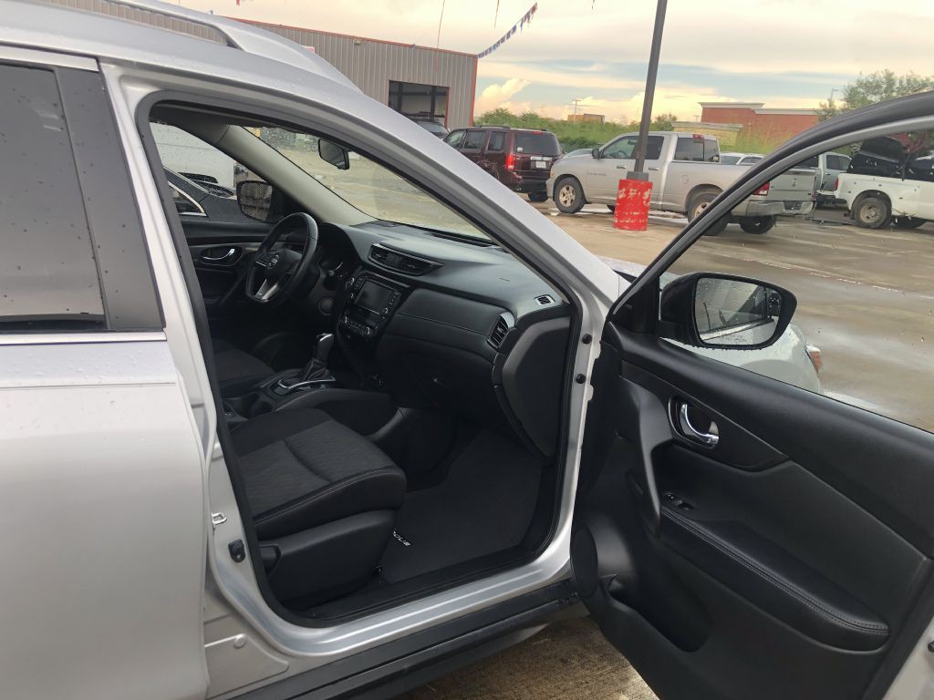 2018 Nissan Rogue Image 6