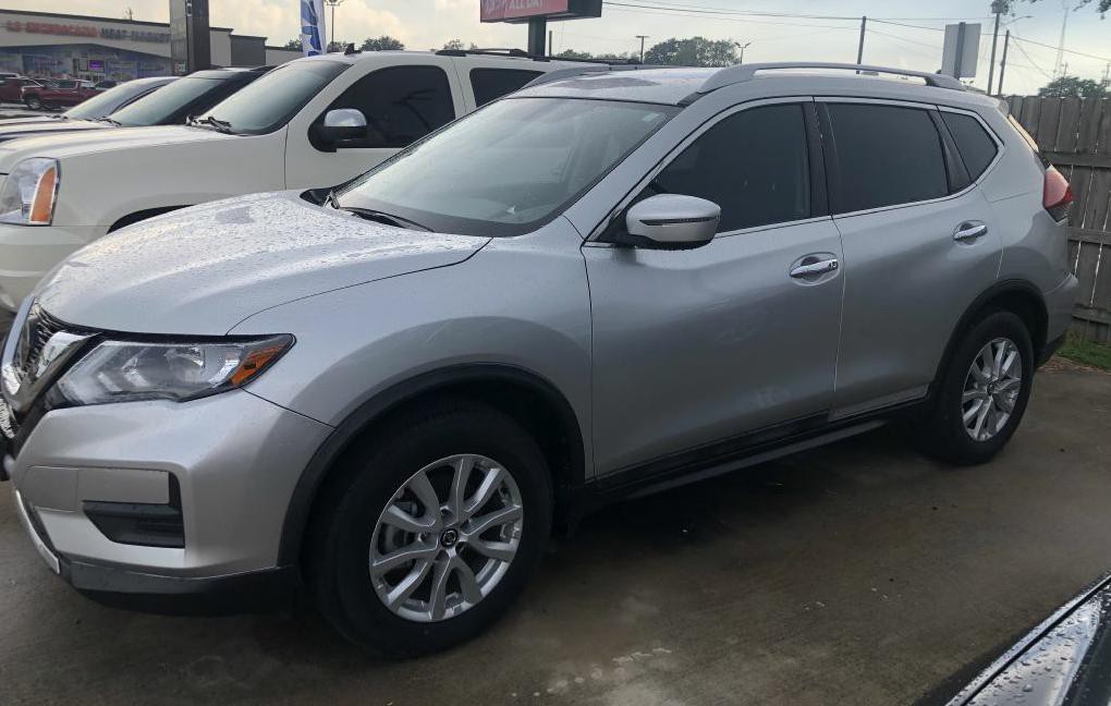 2018 Nissan Rogue Image 1