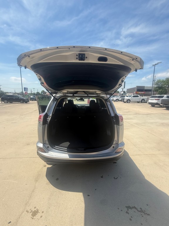2018 Toyota Rav4 Image 2