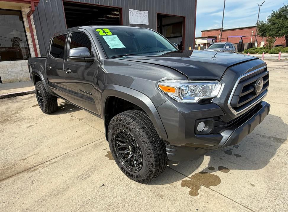 2023 Toyota Tacoma Image 2