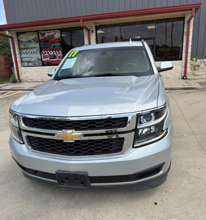 2017 Chevrolet Suburban Image 2