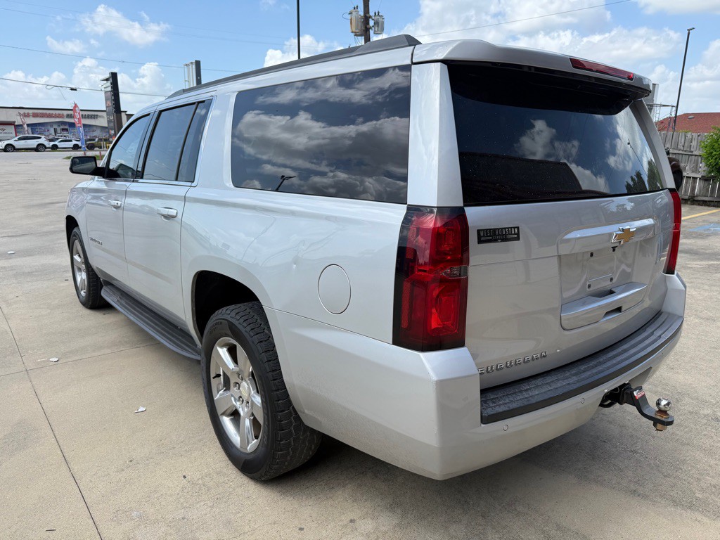 2017 Chevrolet Suburban Image 3