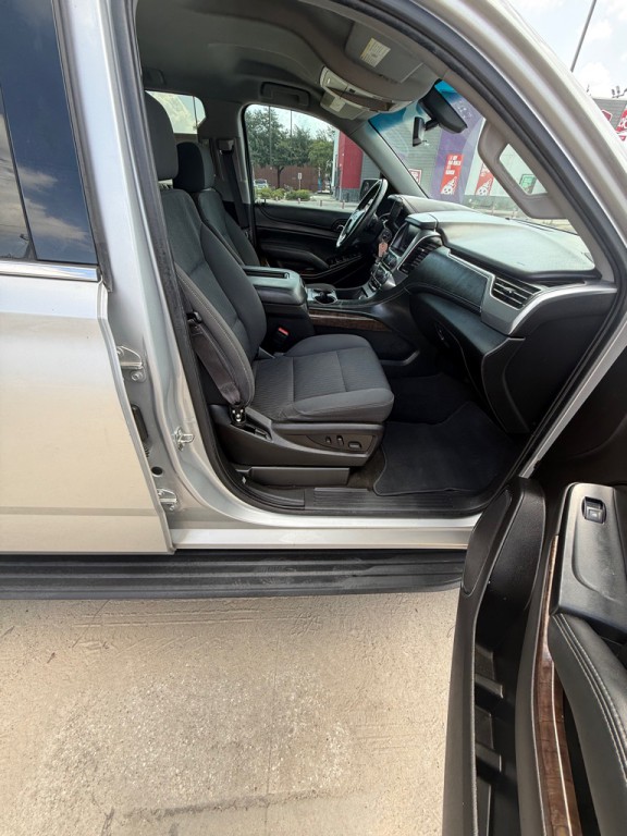 2017 Chevrolet Suburban Image 4