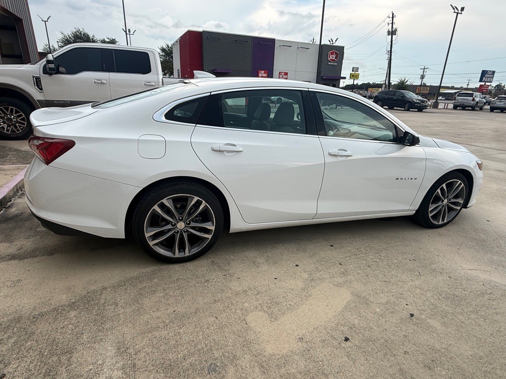 2022 Chevrolet Malibu Image 3