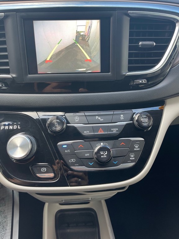 2018 Chrysler Pacifica Image 6