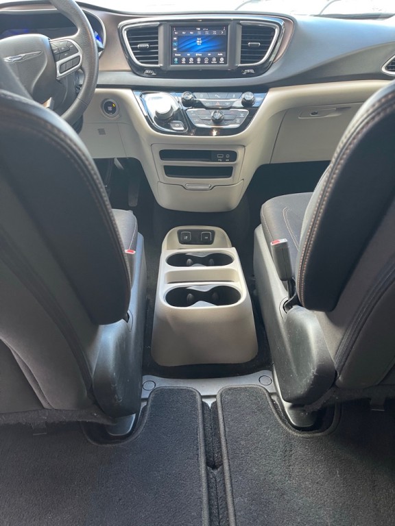 2018 Chrysler Pacifica Image 7