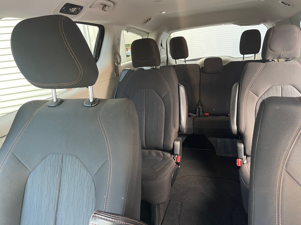 2018 Chrysler Pacifica Image 8
