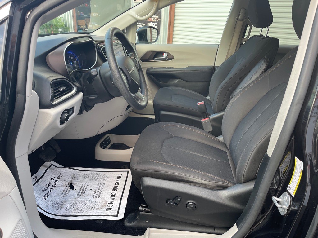 2018 Chrysler Pacifica Image 9