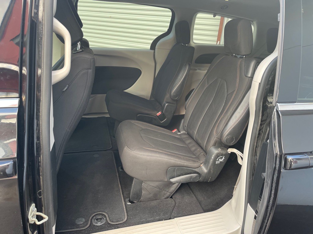 2018 Chrysler Pacifica Image 10