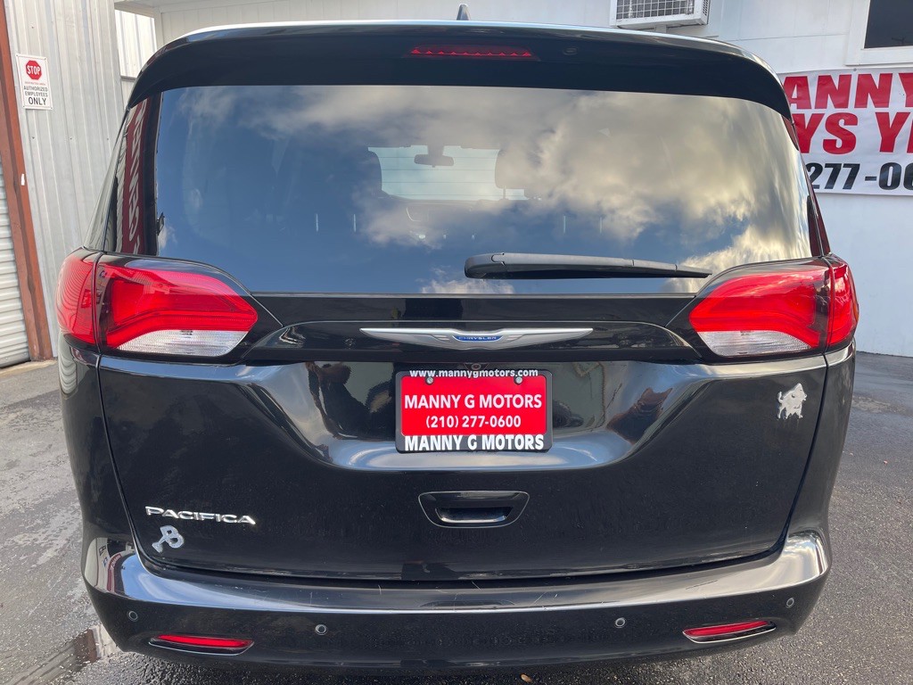 2018 Chrysler Pacifica Image 17