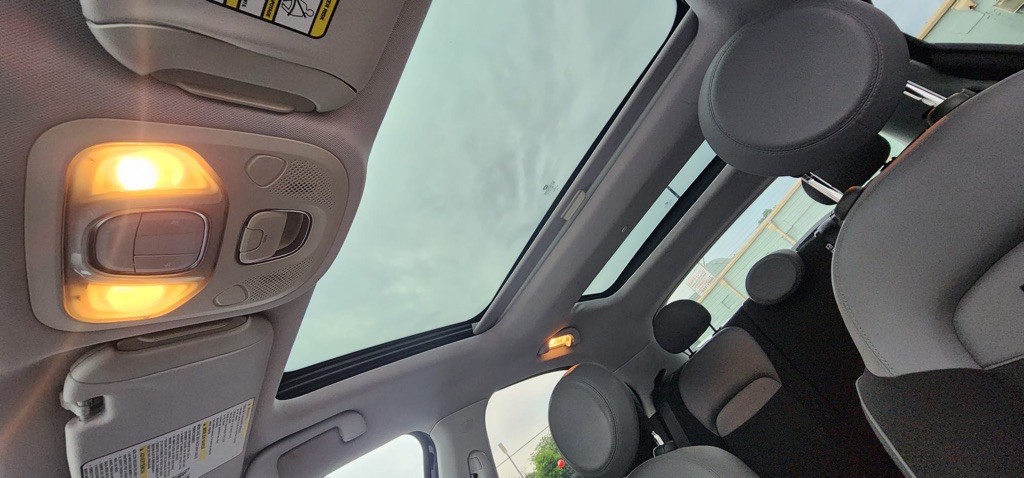 2016 FIAT 500 Image 9