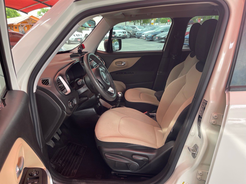 2015 Jeep Renegade Image 6