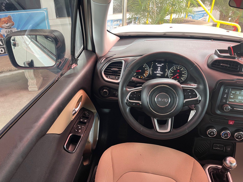 2015 Jeep Renegade Image 8