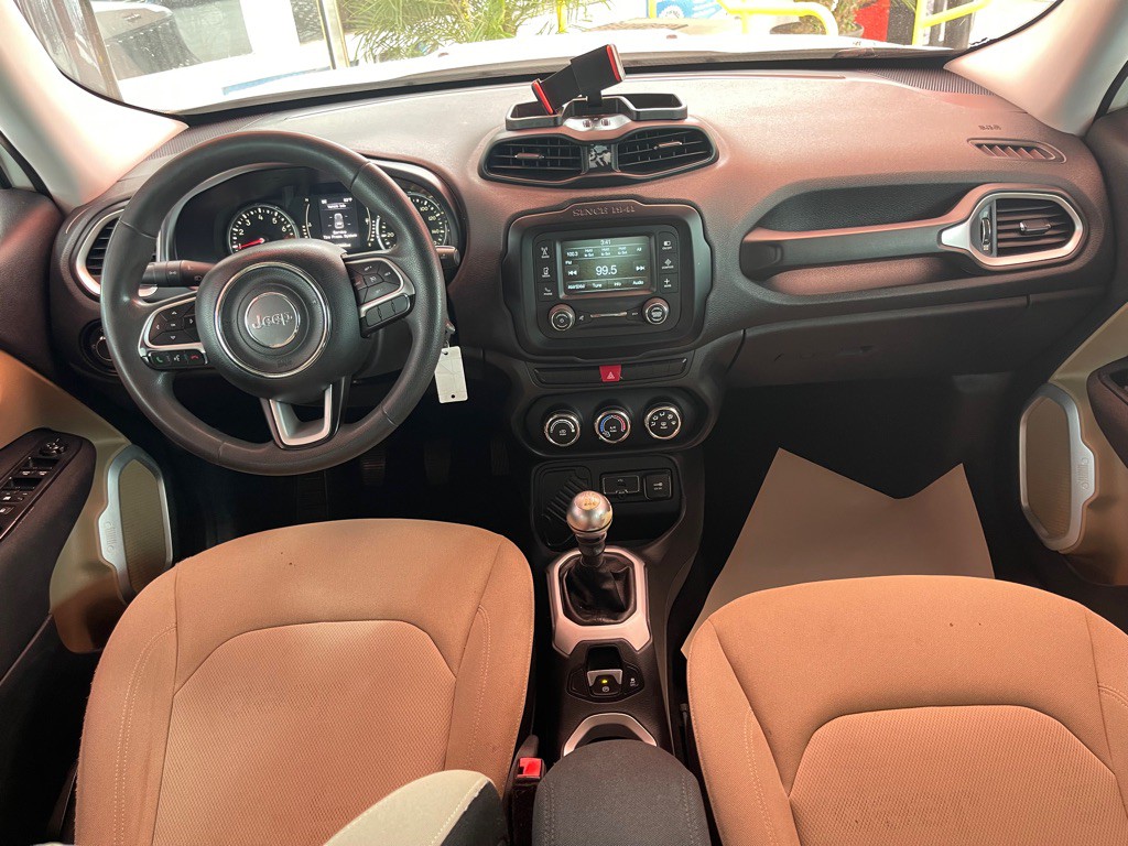 2015 Jeep Renegade Image 9