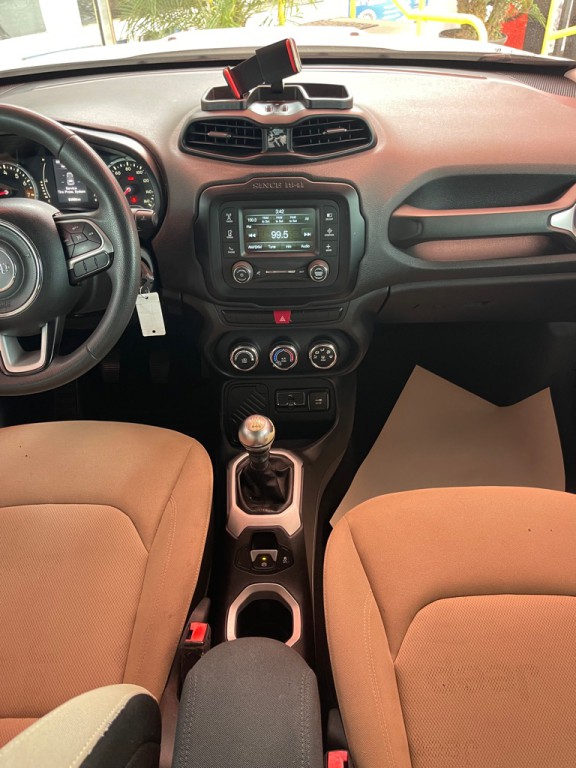 2015 Jeep Renegade Image 11