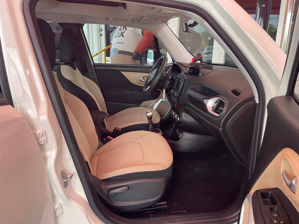 2015 Jeep Renegade Image 17