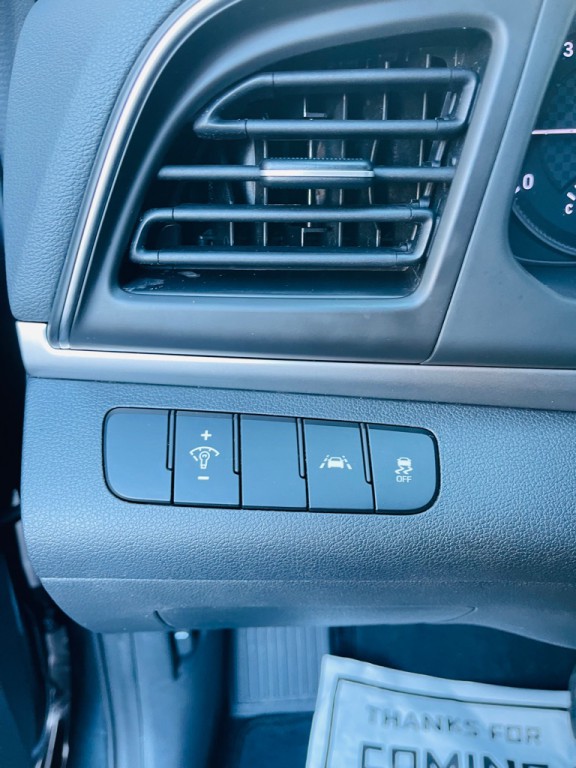 2020 Hyundai Elantra Image 7