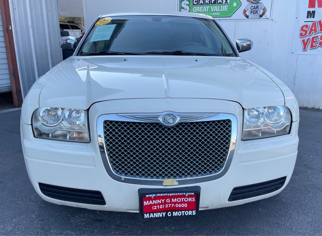 2008 Chrysler 300 Image 3