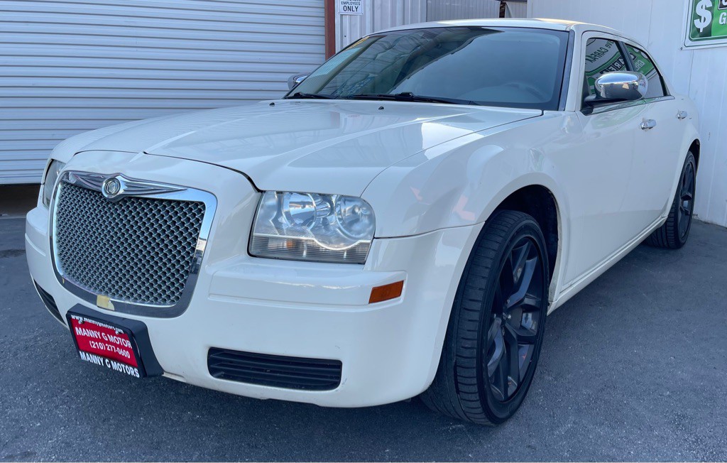 2008 Chrysler 300 Image 4