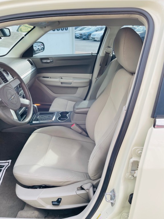 2008 Chrysler 300 Image 7