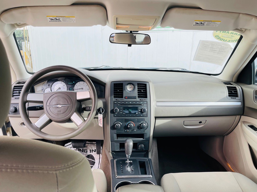 2008 Chrysler 300 Image 9