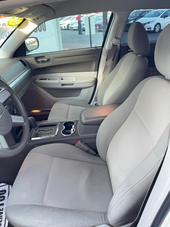 2008 Chrysler 300 Image 12