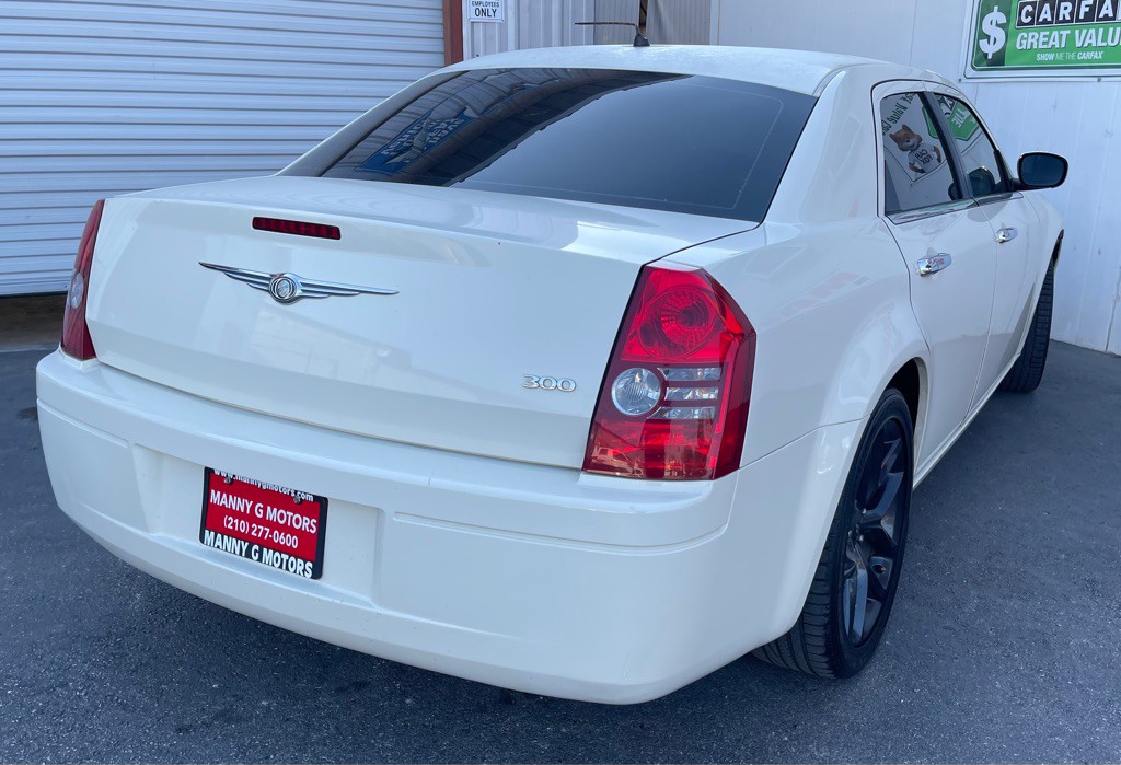 2008 Chrysler 300 Image 15