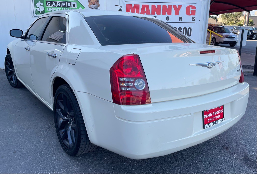 2008 Chrysler 300 Image 16