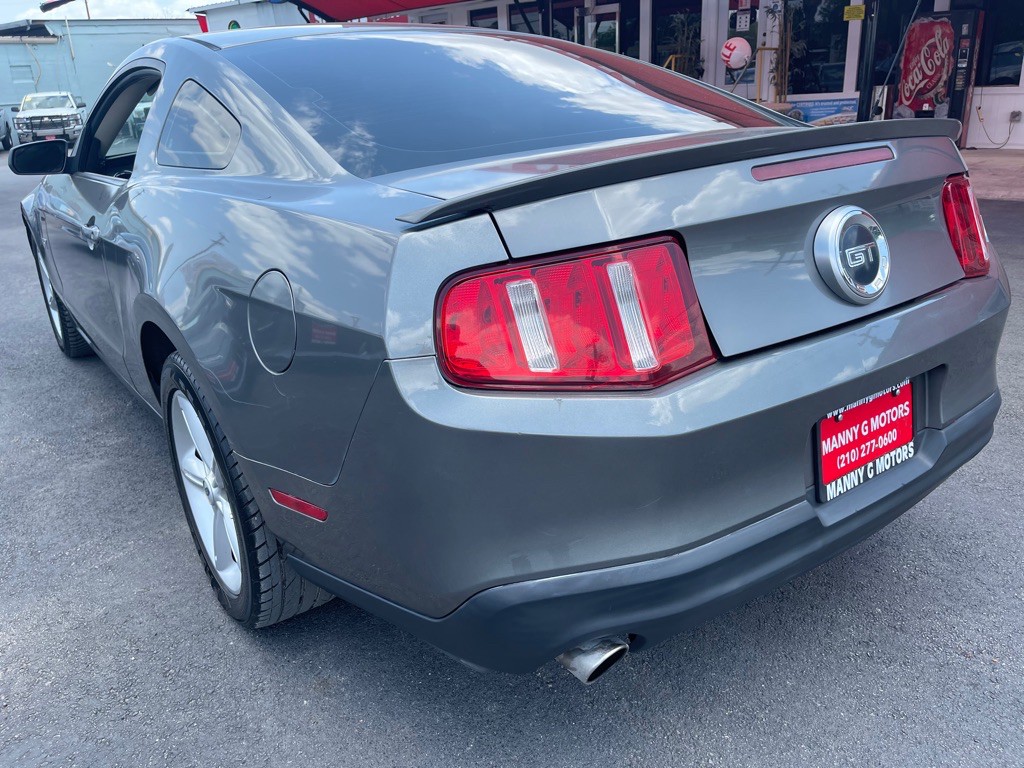 2010 Ford Mustang Image 9